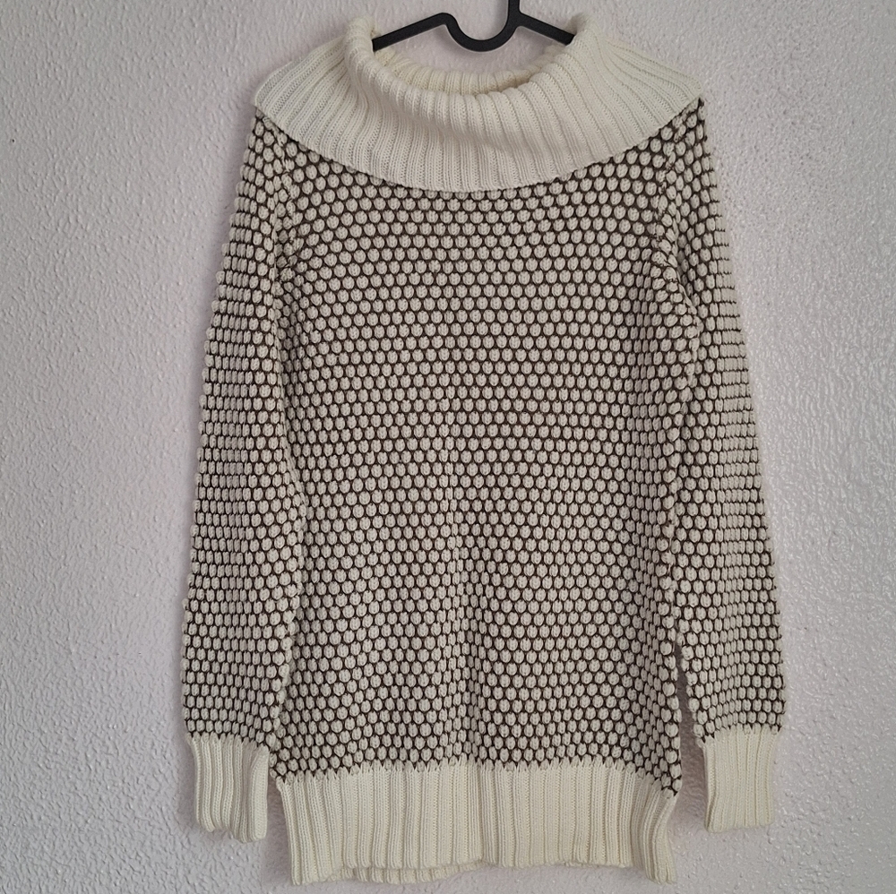 HEINRICH HEINE Elegant Cream and Black Women's Turtleneck Sweater